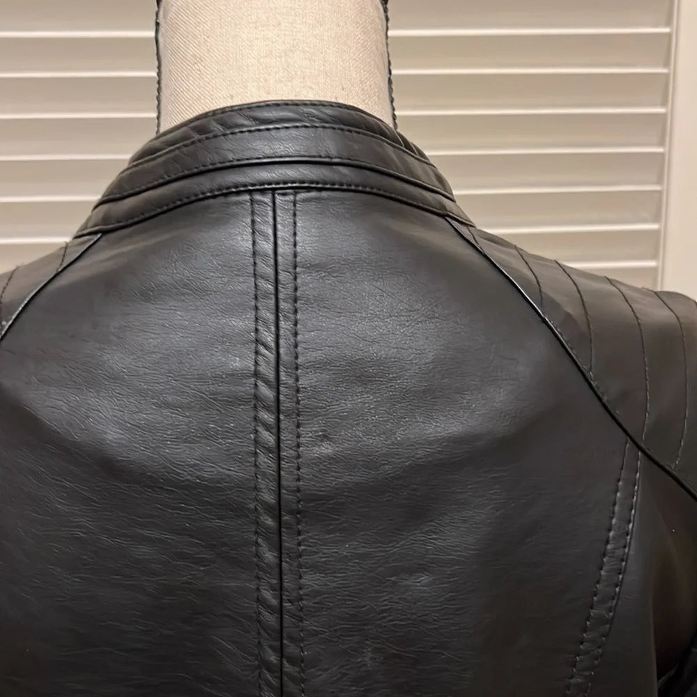 Apt 9 Faux Leather Moto Jacket in Black, Size Large, EUC - Picture 10 of 17